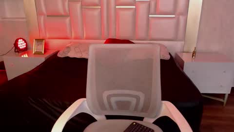 ----Namea------ online show from 10-15-25, 07:47