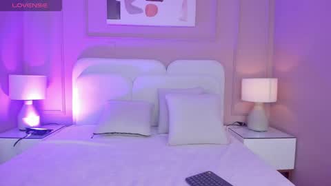 Namii Dexter  online show from 04-17-26, 06:00