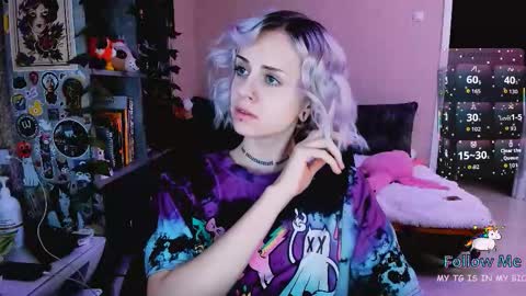 Monday-Friday 12-4 AM and 6-9 AM New York time online show from 12-03-25, 08:07