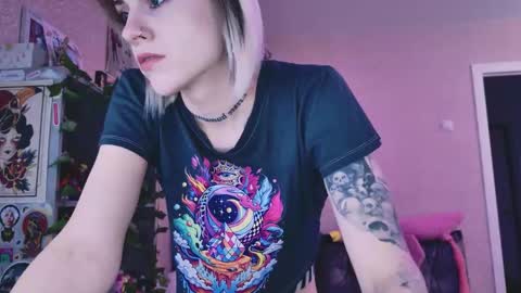 Snapshot of nanitamoore chatting on 05-26-26, 04:25 Monday-Friday 12-4 AM and 6-9 AM New York time online show from 05-26-26, 04:25