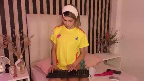 nano_kawaii online show from 06-17-26, 12:29