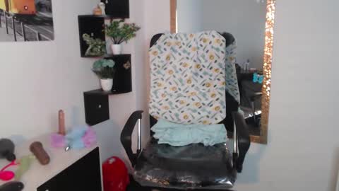 Snapshot of nany_pretty chatting on 12-18-24, 05:31 nany_pretty online show from 12-18-24, 05:31