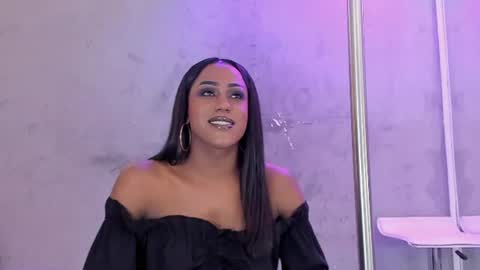 Snapshot of naomi__blair chatting on 06-25-26, 03:17 Naomi Blair online show from 06-25-26, 03:17