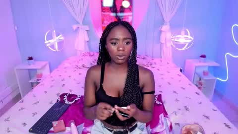 Snapshot of naomi_campell chatting on 02-18-26, 08:27 Naomi online show from 02-18-26, 08:27