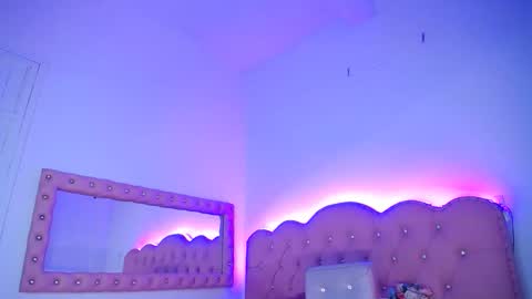 Snapshot of naomi_shayk chatting on 05-14-26, 07:31 naomi_shayk online show from 05-14-26, 07:31