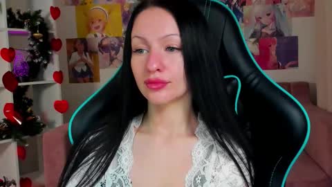 Naomi online show from 12-19-25, 05:36