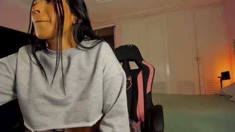 Heidy  online show from 12-14-25, 03:45