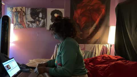 Naomi online show from 12-15-25, 09:52