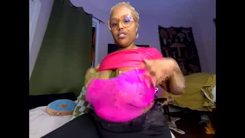 Naomigiirl6 online show from 01-18-25, 12:57