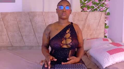 naomiivega online show from 10-21-25, 09:37