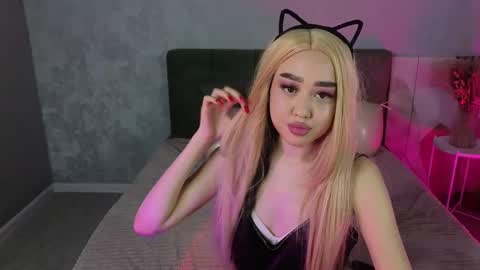 Naomi online show from 02-07-26, 01:09