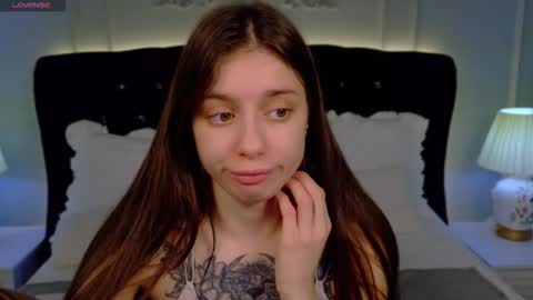 Naomi online show from 11-25-25, 05:07