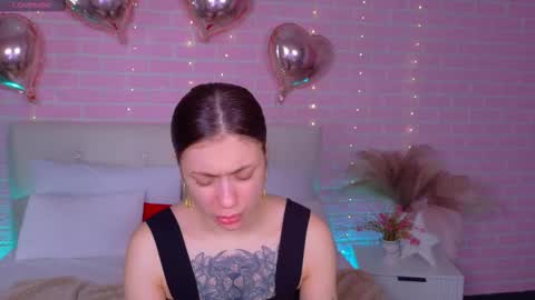 Naomi online show from 11-26-25, 04:57