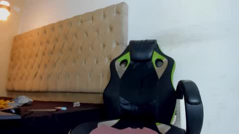 naomis_35 online show from 02-06-26, 08:12