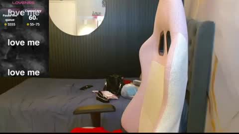 Snapshot of naomis_36 chatting on 07-25-26, 01:52 Naomis online show from 07-25-26, 01:52
