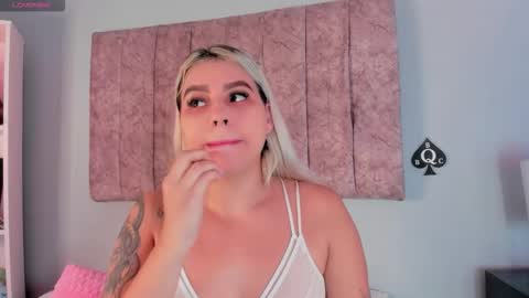 Laura  online show from 10-17-25, 05:15