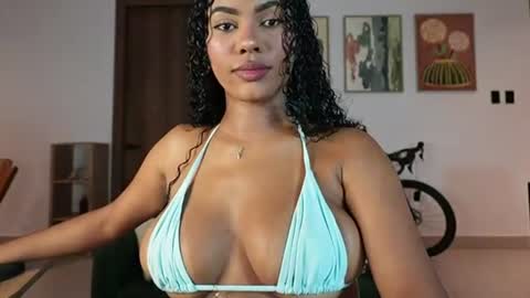Snapshot of naomixjones1 chatting on 06-25-26, 03:50 Naomi online show from 06-25-26, 03:50