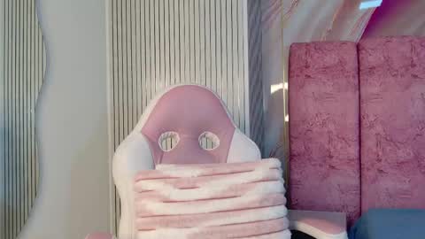 Snapshot of naomy_gomez_ chatting on 04-17-26, 02:09 Naomy online show from 04-17-26, 02:09