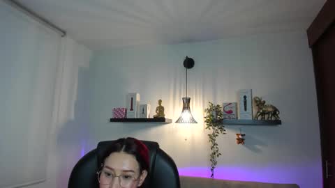 Snapshot of naomy_hot04 chatting on 05-27-26, 01:57 naomy online show from 05-27-26, 01:57