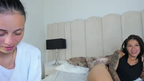 Snapshot of naomyanddany chatting on 01-18-25, 01:08 NaomyAndDany online show from 01-18-25, 01:08