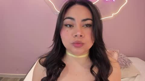 Snapshot of naomymonroe_ chatting on 04-19-26, 11:42 Naomy online show from 04-19-26, 11:42