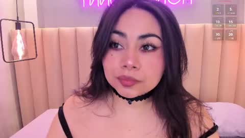 Snapshot of naomymonroe_ chatting on 06-22-26, 10:56 Naomy online show from 06-22-26, 10:56