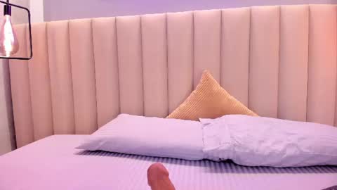 Snapshot of naomymonroe_ chatting on 06-25-26, 10:53 Naomy online show from 06-25-26, 10:53