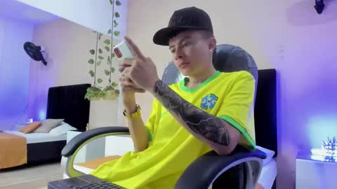 Nascary Fox online show from 11-16-25, 01:28