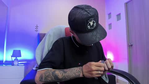 Snapshot of nascary_fox chatting on 04-19-26, 01:10 Nascary Fox online show from 04-19-26, 01:10