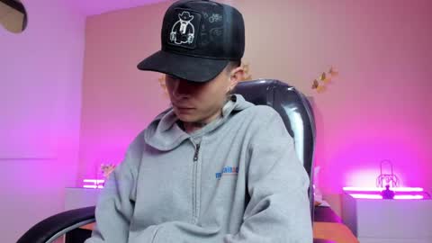 Snapshot of nascary_fox chatting on 04-20-26, 12:19 Nascary Fox online show from 04-20-26, 12:19
