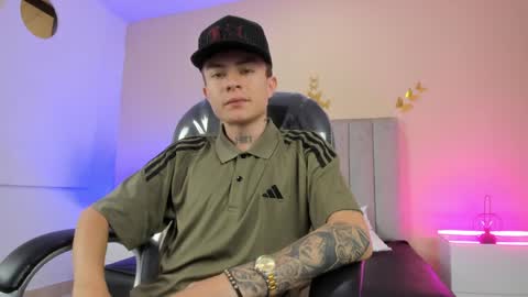 Snapshot of nascary_fox chatting on 05-18-26, 01:17 Nascary Fox online show from 05-18-26, 01:17