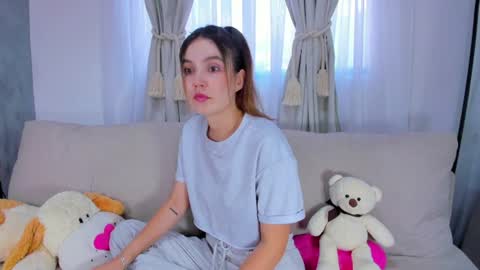 Snapshot of nashlyfontanna chatting on 06-22-26, 01:19 Nashly Fontana online show from 06-22-26, 01:19