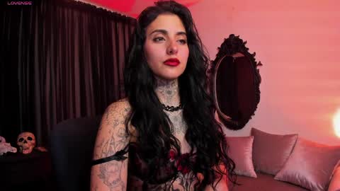 Snapshot of nasty_alice1 chatting on 05-25-26, 01:11 Goddess Alice online show from 05-25-26, 01:11