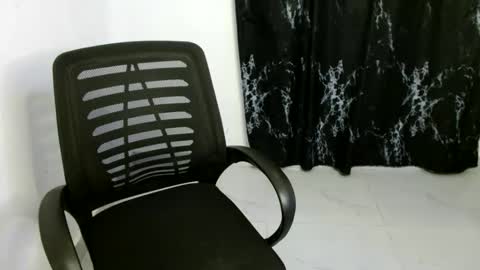 Mila online show from 04-11-26, 07:51