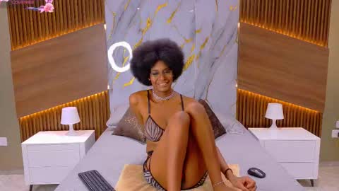 Snapshot of nastybrunette_ chatting on 11-14-25, 08:24 Julieth online show from 11-14-25, 08:24