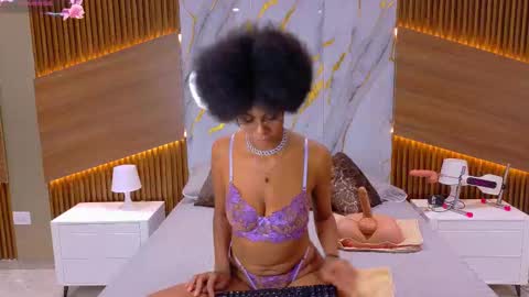 Snapshot of nastybrunette_ chatting on 11-15-25, 08:11 Julieth online show from 11-15-25, 08:11