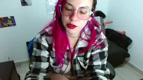Snapshot of nat_lau chatting on 04-21-26, 01:42 Nat online show from 04-21-26, 01:42
