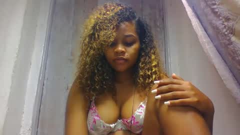 Snapshot of natachazz chatting on 03-22-26, 12:03 natachazz online show from 03-22-26, 12:03