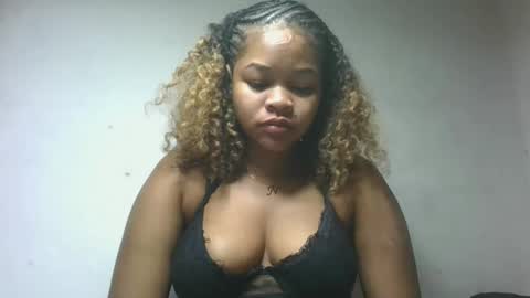 Snapshot of natachazz chatting on 05-02-26, 05:23 natachazz online show from 05-02-26, 05:23