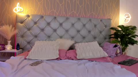Snapshot of natalhy_ chatting on 05-25-26, 04:46 natalia online show from 05-25-26, 04:46