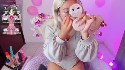 Nataliua Henao online show from 10-14-25, 04:57