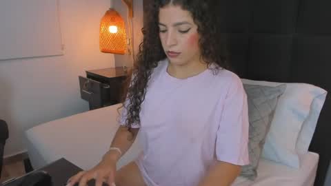 Snapshot of natalie_esmith chatting on 05-12-26, 11:51 N A T A L I E online show from 05-12-26, 11:51