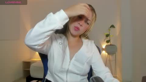 Snapshot of nataly_rodri chatting on 07-28-26, 06:53 Nataly online show from 07-28-26, 06:53