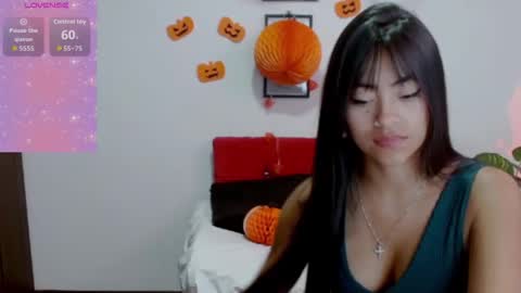 Nataly Escobar online show from 10-29-25, 04:20