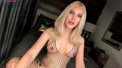 Snapshot of natasha2112 chatting on 06-10-26, 02:56 Natasha online show from 06-10-26, 02:56