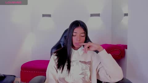 Snapshot of natasha_smith_ws chatting on 02-14-25, 11:42 Natasha online show from 02-14-25, 11:42