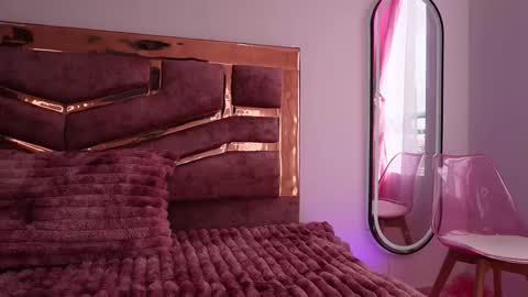 Natasha Vesper  online show from 12-19-25, 08:05