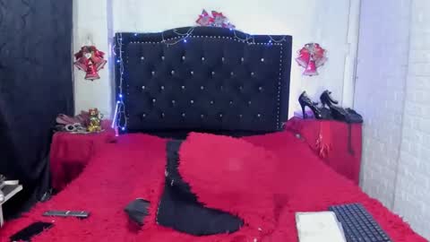 natashaburgos online show from 01-04-25, 03:17