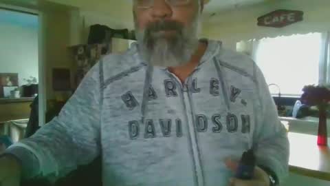 Snapshot of nateemkow chatting on 01-01-25, 05:22 lombardIL online show from 01-01-25, 05:22