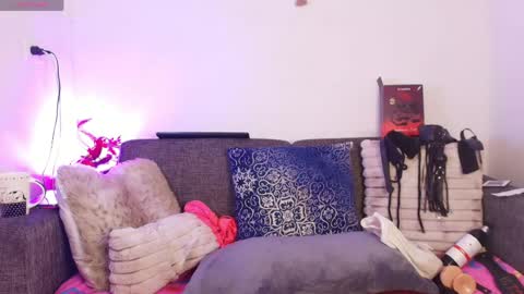 Snapshot of nathaly_stepmom chatting on 05-05-26, 12:24 Natha online show from 05-05-26, 12:24